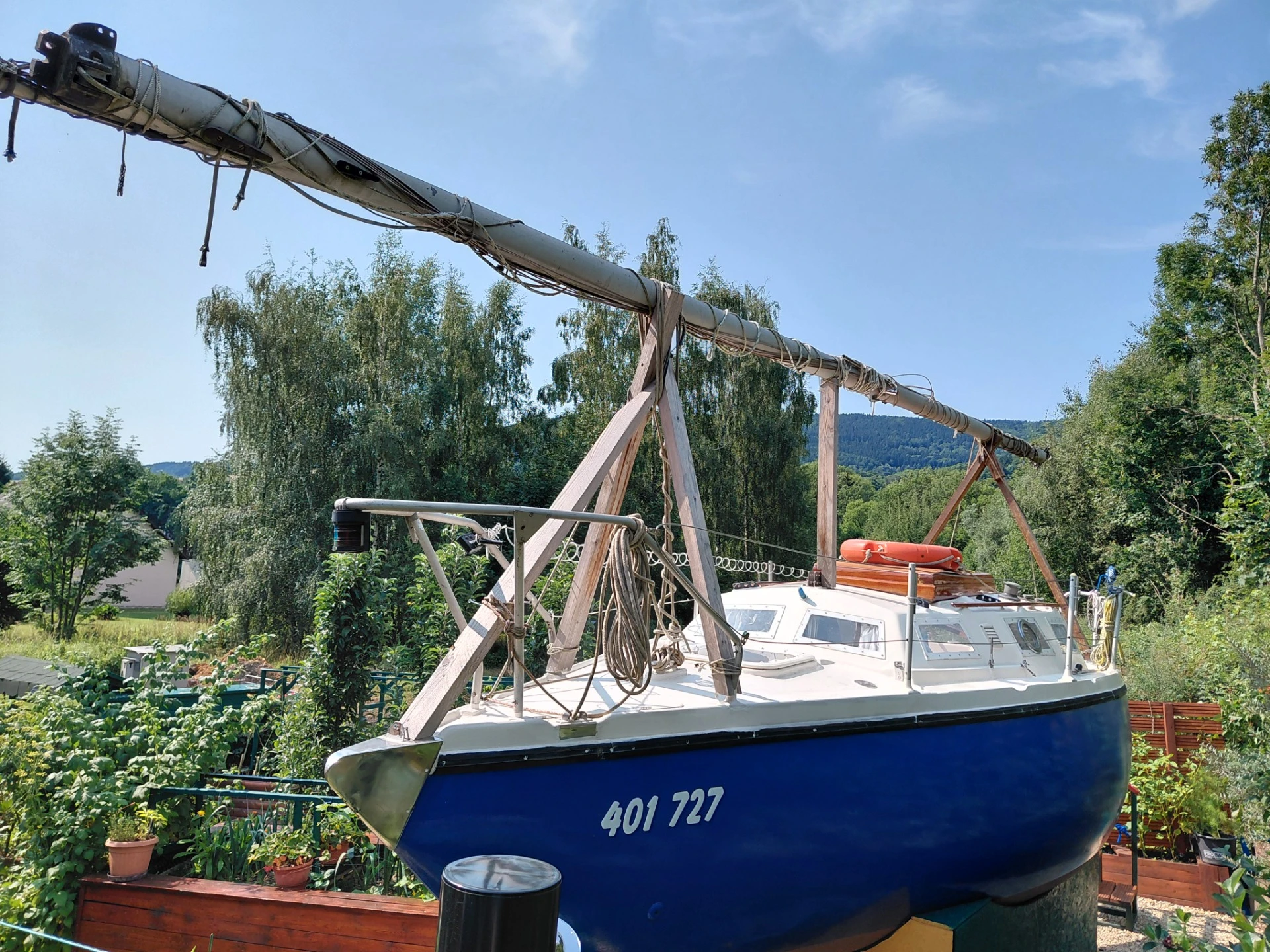 Plachetnice VIA SOMNIA na souši pod Ještědem